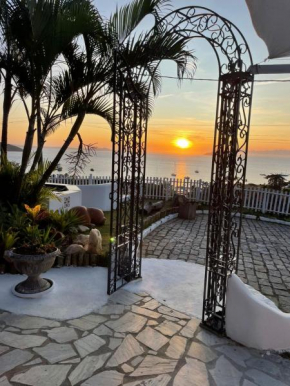 CASA EM JOÃO FERNANDES COM MAGNÍFICA VISTA AL MAR.
